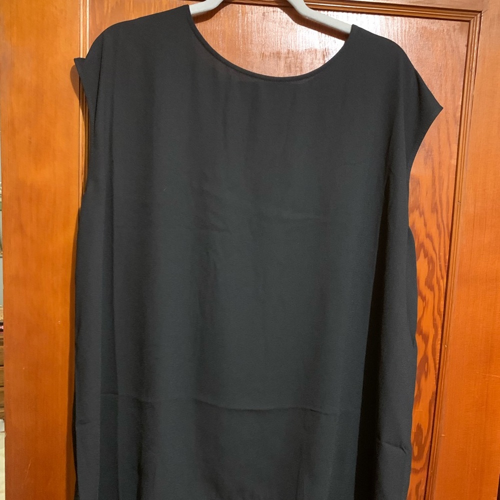 Black high low shirt halogen NWT